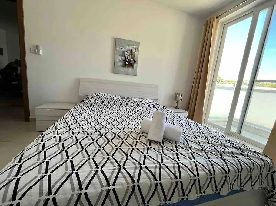 Apartment Lovely 3 Bedroom Condo Saint Julian's