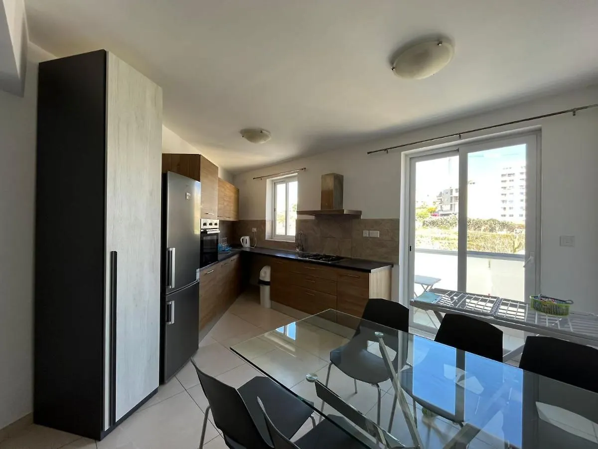 Lovely 3 Bedroom Condo Saint Julian's Apartment